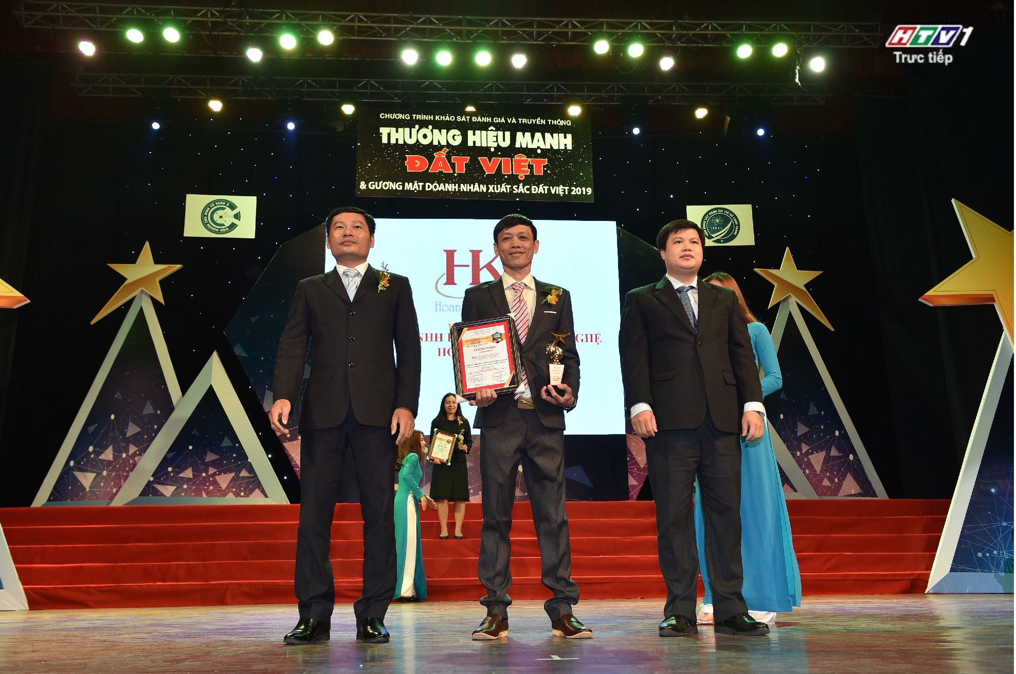 Công ty TNHH Phát Triển Công Nghệ Hoàng Kim nhận giải thưởng thương hiệu mạnh Đất Việt 2019